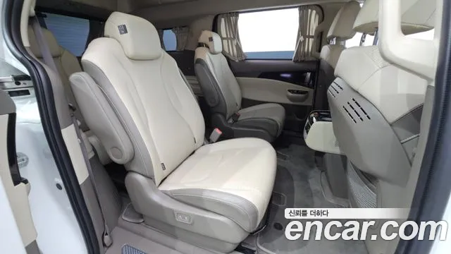 Kia Carnival Generation 4 — Фото автомобиля 12