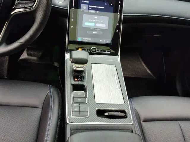 Roewe RX5 — Фото автомобиля 16