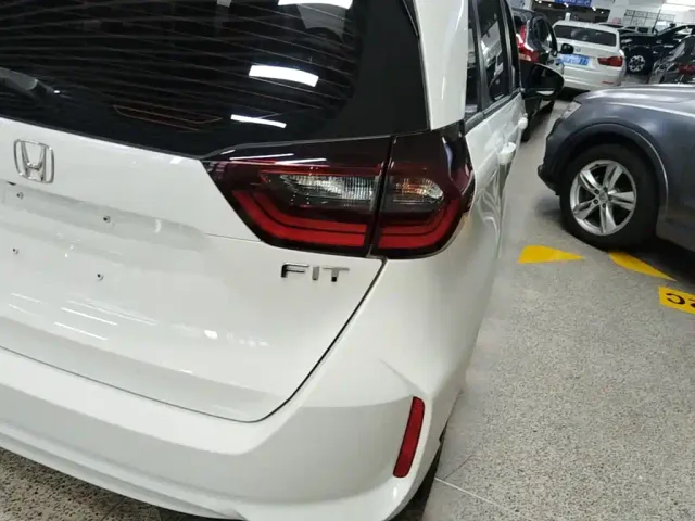 Honda Fit — Фото автомобиля 7
