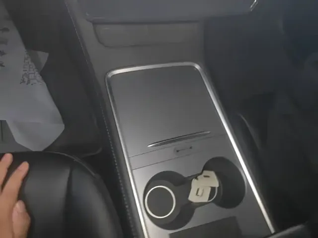 Tesla Model 3 — Фото автомобиля 13