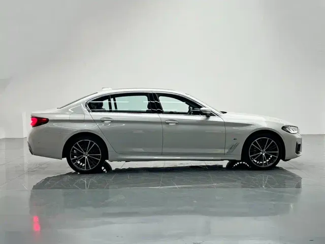 BMW 5 Series — Фото автомобиля 7