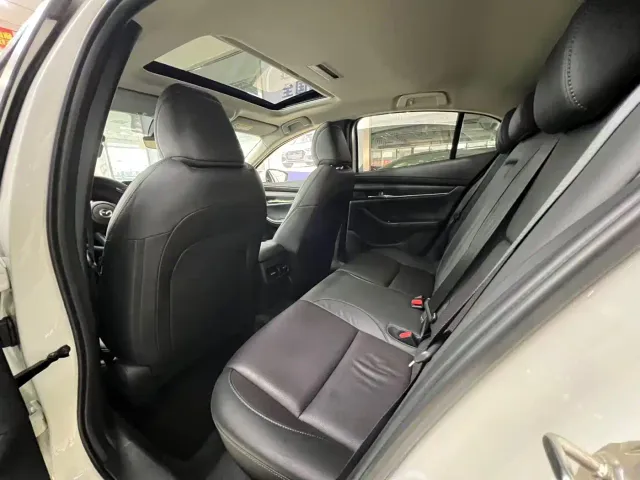 Mazda Axela — Фото автомобиля 7