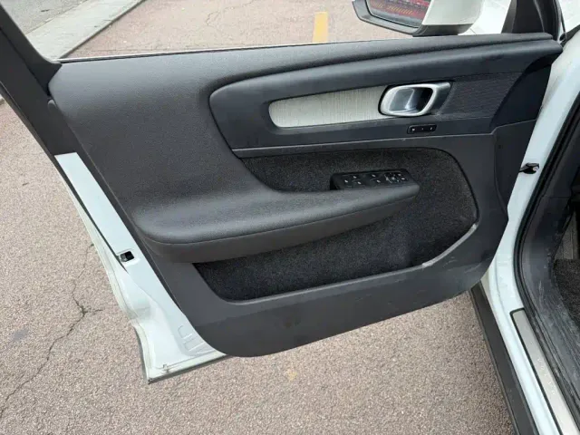 Volvo XC40 — Фото автомобиля 6