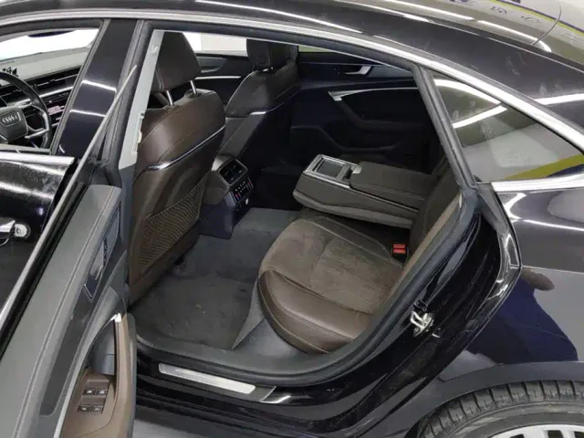 Audi Audi A7L 2024 45TFSI S-line Dream Edition Crystal Package — Фото автомобиля 11