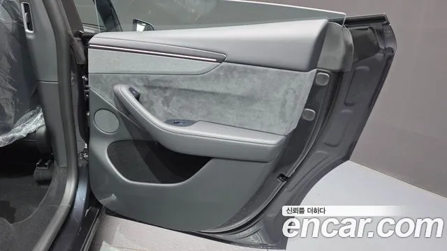 Tesla Model Y — Фото автомобиля 25