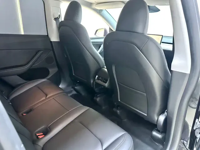 Tesla Model Y — Фото автомобиля 12