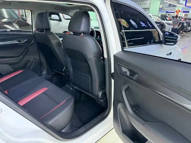 Skoda Karoq — Фото автомобиля 16
