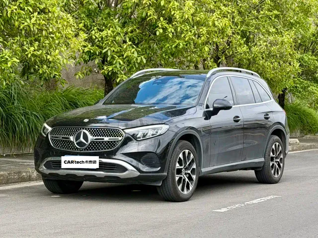 Фотография автомобиля — Mercedes-Benz GLC-Class