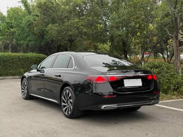 Mercedes-Benz E-Class — Фото автомобиля 16