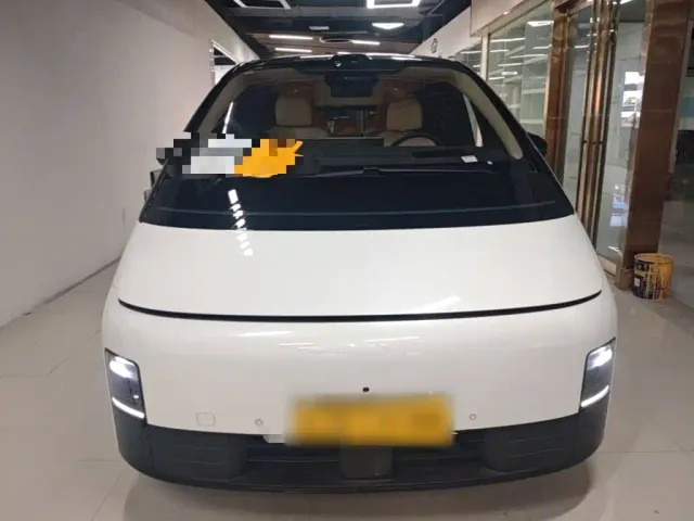 Li Auto MEGA — Фото автомобиля 2