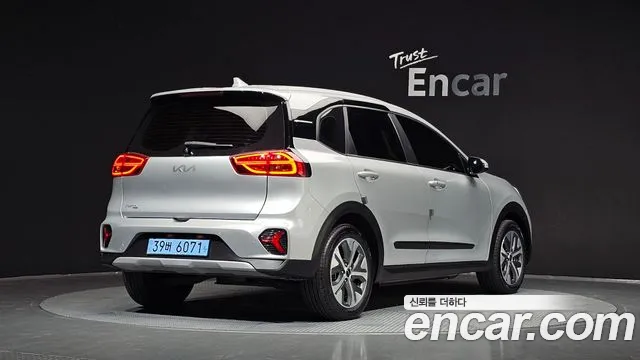 Kia Niro — Фото автомобиля 2
