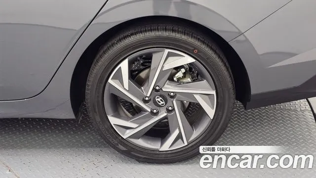 Hyundai AVANTE Новый Avante (CN7) — Фото автомобиля 21