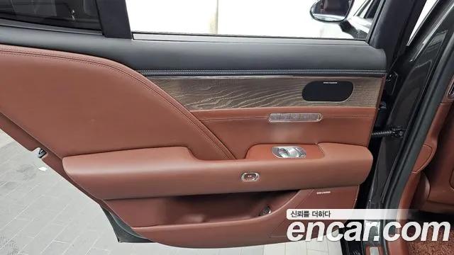 Genesis G90 — Фото автомобиля 17