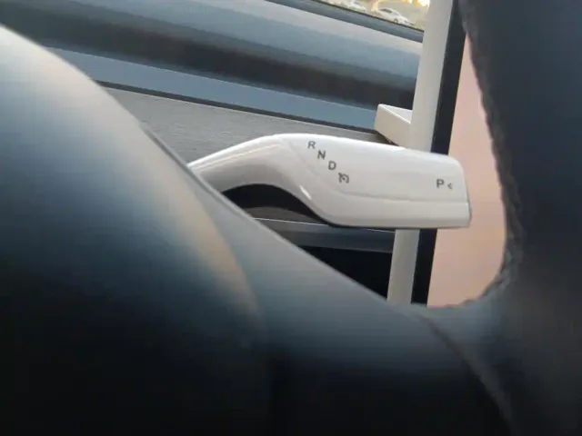 Tesla Model Y — Фото автомобиля 16