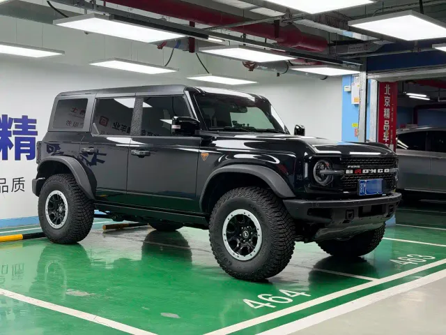Ford Bronco — Фото автомобиля 3