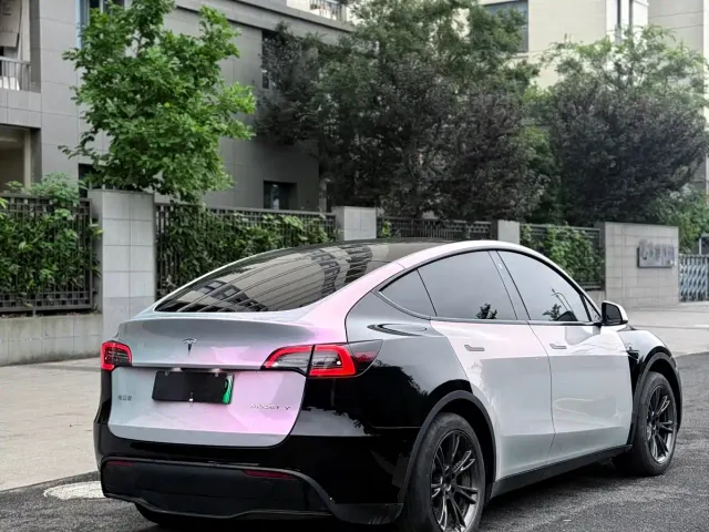 Tesla Model Y — Фото автомобиля 11