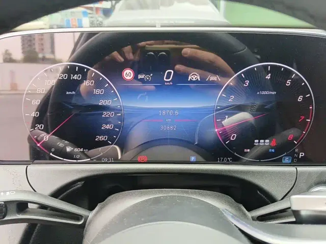 Mercedes-Benz E-Class — Фото автомобиля 4