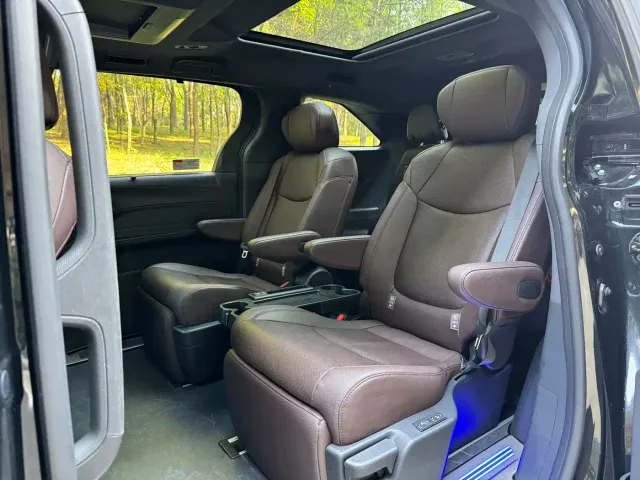 Toyota Sienna — Фото автомобиля 11