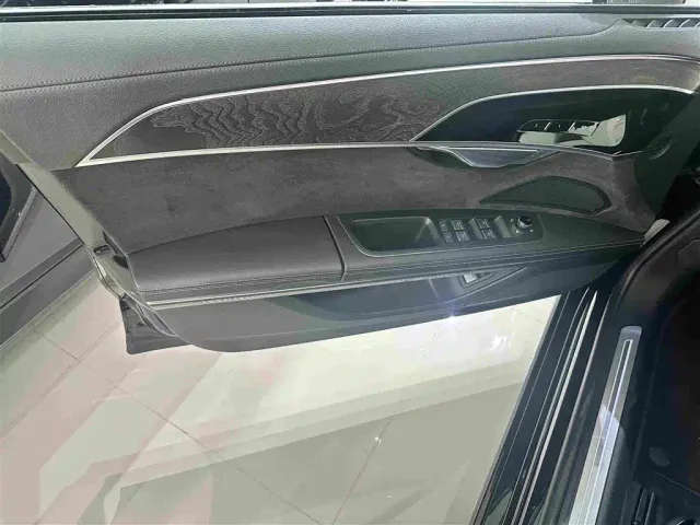 Audi A8 — Фото автомобиля 6