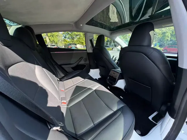 Tesla Model 3 — Фото автомобиля 8