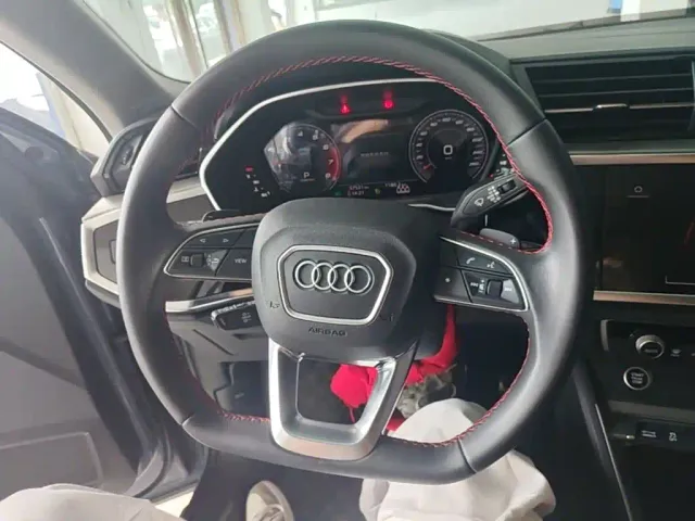 Audi Q3 — Фото автомобиля 10