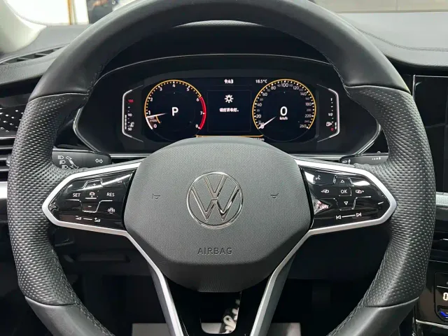 Volkswagen Passat — Фото автомобиля 10