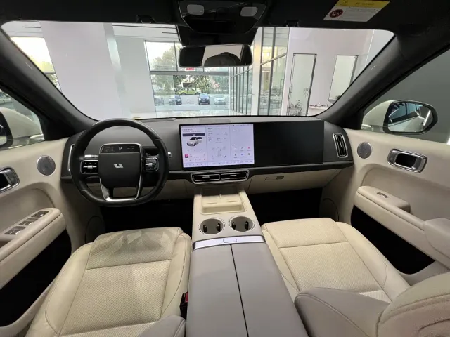 Li Auto L7 — Фото автомобиля 6