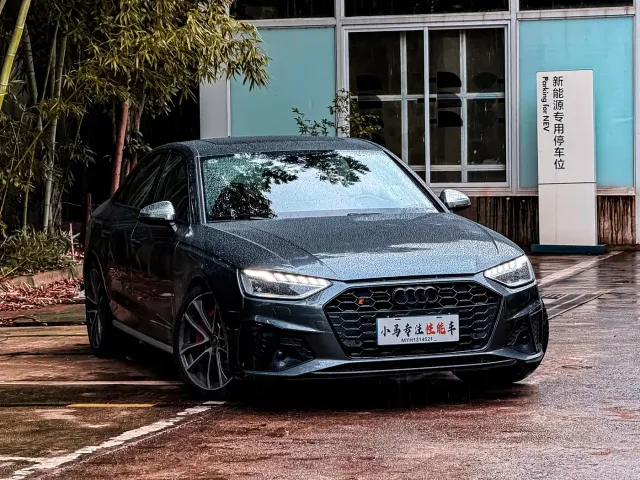 Audi S4 — Фото автомобиля 3