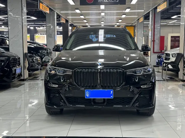 BMW X7 — Фото автомобиля 2