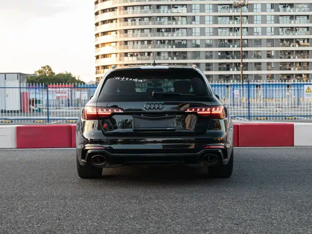 Audi RS 4 — Фото автомобиля 3