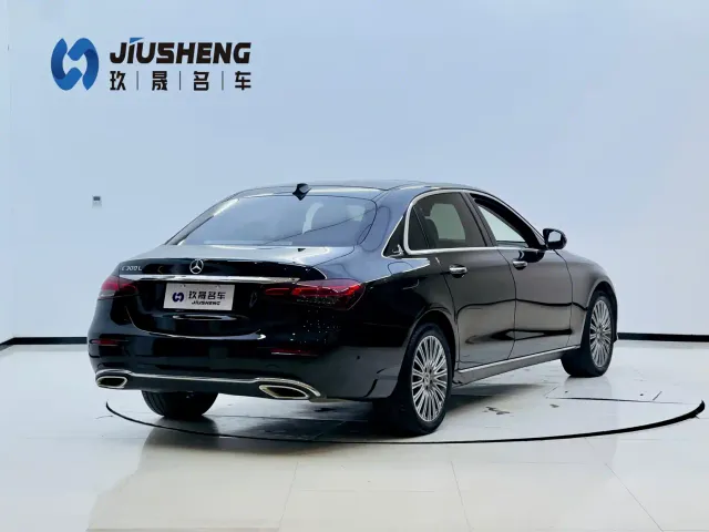 Mercedes-Benz E-Class — Фото автомобиля 6