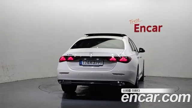 Mercedes-Benz E-Class — Фото автомобиля 4