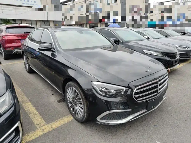 Mercedes-Benz E-Class — Фото автомобиля 3
