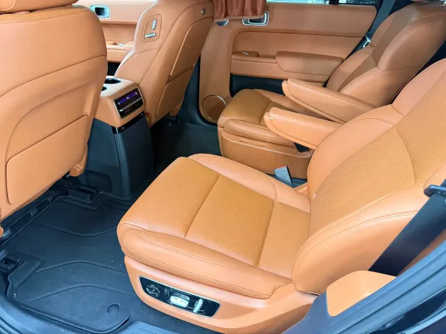 Li Auto L9 — Фото автомобиля 10