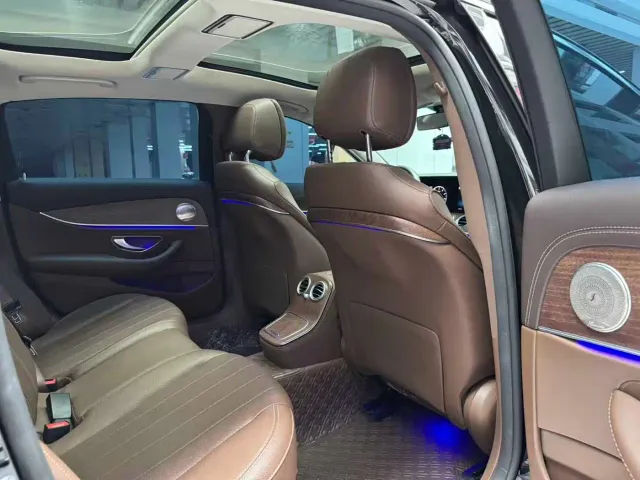 Mercedes-Benz E-Class — Фото автомобиля 17
