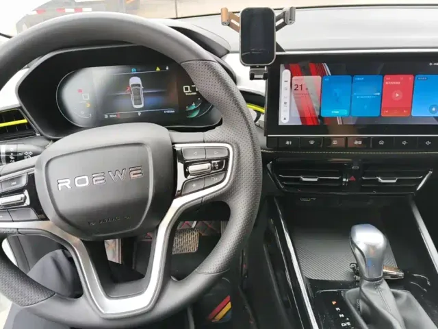 Roewe i5 — Фото автомобиля 9