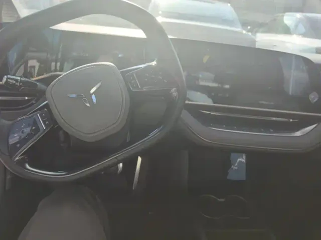 Hongqi EH7 — Фото автомобиля 12