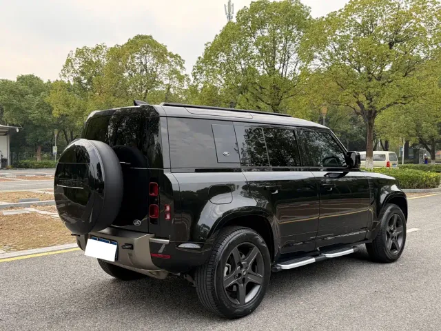 Land Rover Defender — Фото автомобиля 18