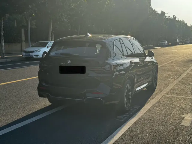 BMW iX3 — Фото автомобиля 8
