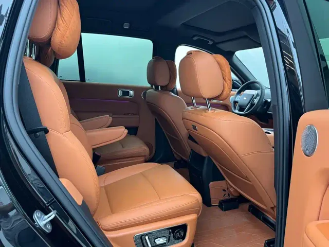Li Auto L8 — Фото автомобиля 19