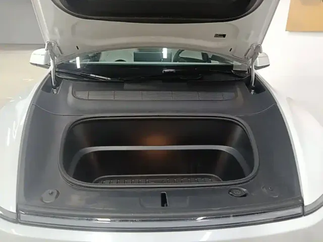 Tesla Model Y — Фото автомобиля 19