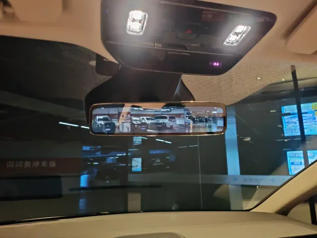 Li Auto MEGA — Фото автомобиля 17