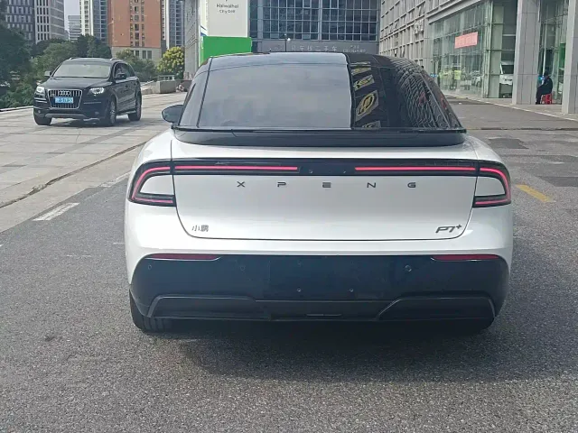 Xpeng P7+ — Фото автомобиля 7