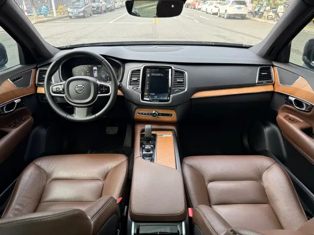 Volvo XC90 — Фото автомобиля 13