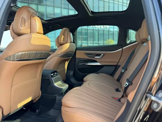 Mercedes-Benz E-Class — Фото автомобиля 6