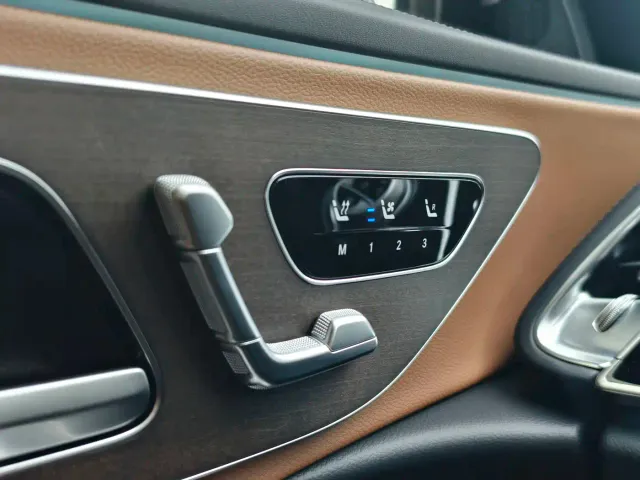 Mercedes-Benz E-Class — Фото автомобиля 21