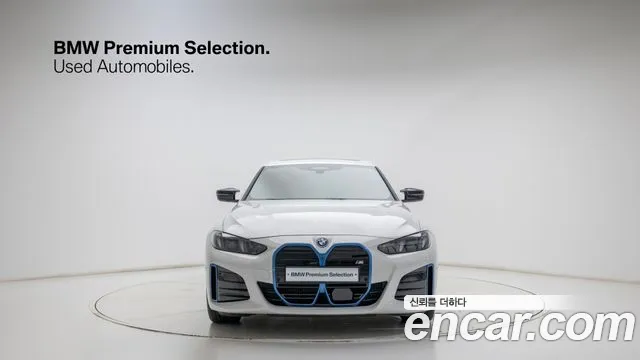 BMW i4 — Фото автомобиля 3