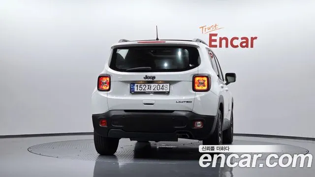 Jeep Renegade — Фото автомобиля 4