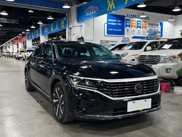 Volkswagen Passat — Фото автомобиля 3