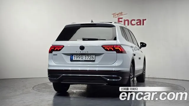 Volkswagen Tiguan — Фото автомобиля 3